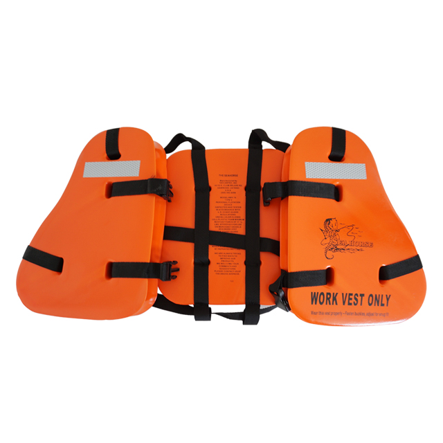 Chaleco salvavidas utilizado en salvamento salvavidas para marineros y pasajeros a bordo de buques navegando en la costa del mar y rive